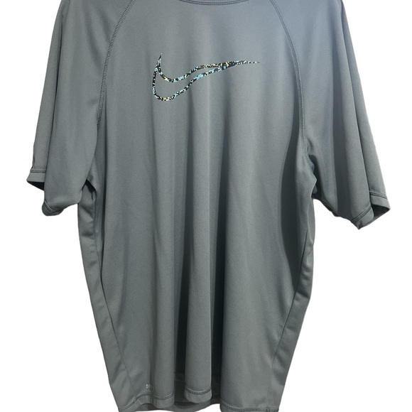 Nike dry fit short sleeve shirt. Men size XXL. - Picture 8 of 13